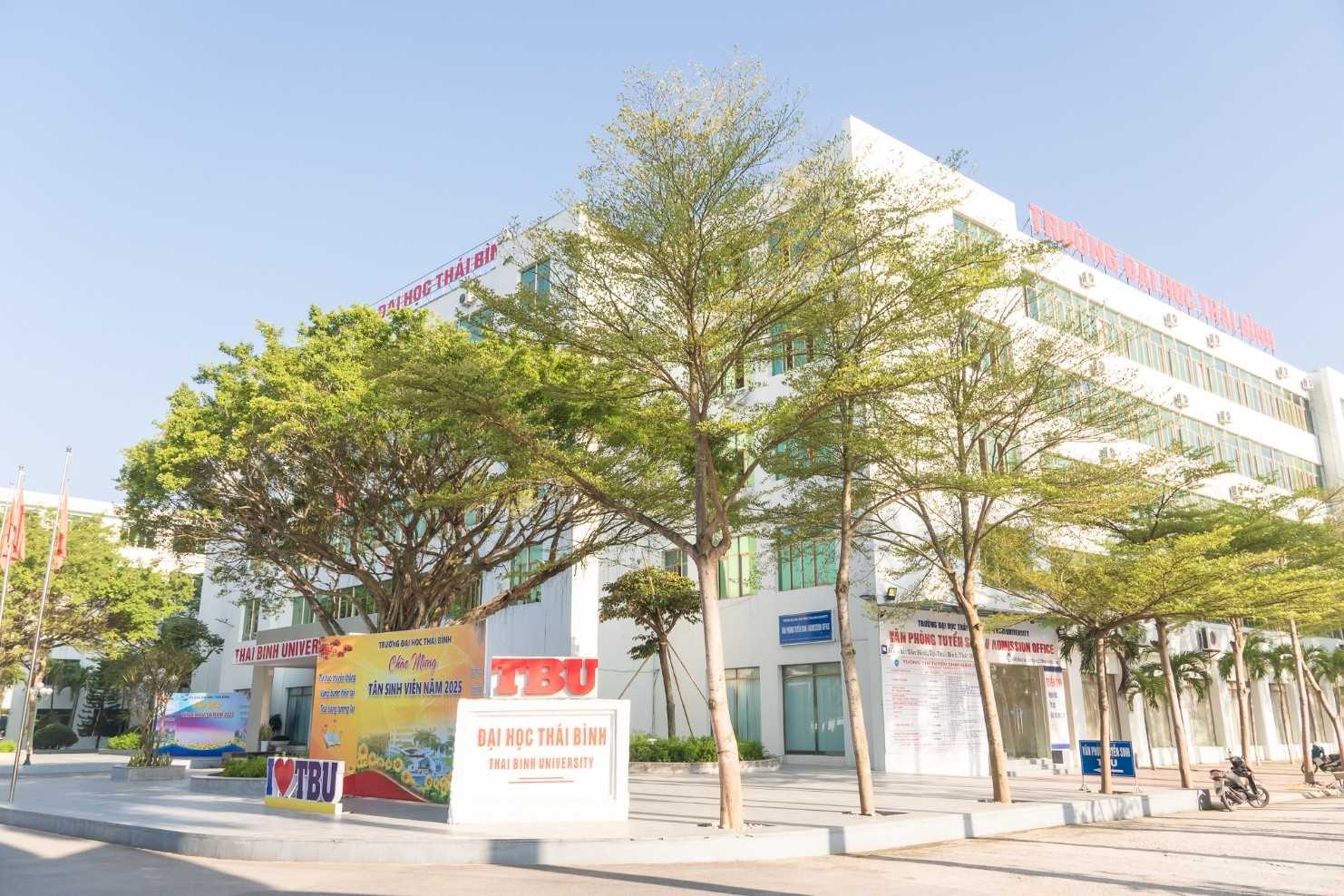 65 NĂM – DẤU ẤN TRONG TỪNG TÁN CÂY, HƠI THỞ TRONG KHẮP KHUÔN VIÊN 